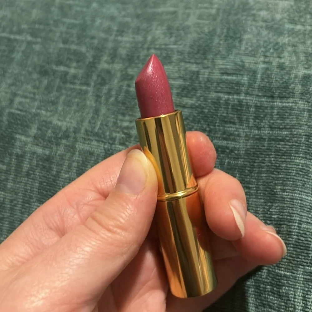 Estée Lauder Pure Color Lipstick in 119 Candy